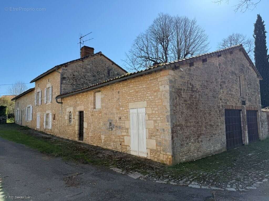 Maison à RUFFEC