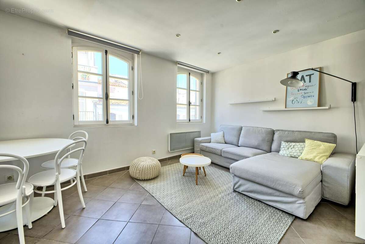 Appartement à MARSEILLE-1E