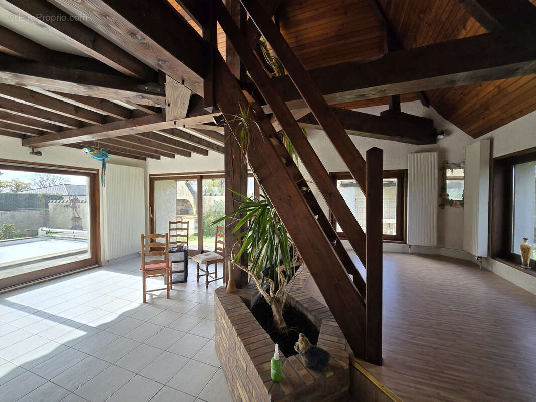 Maison à SAINT-REMY-EN-ROLLAT