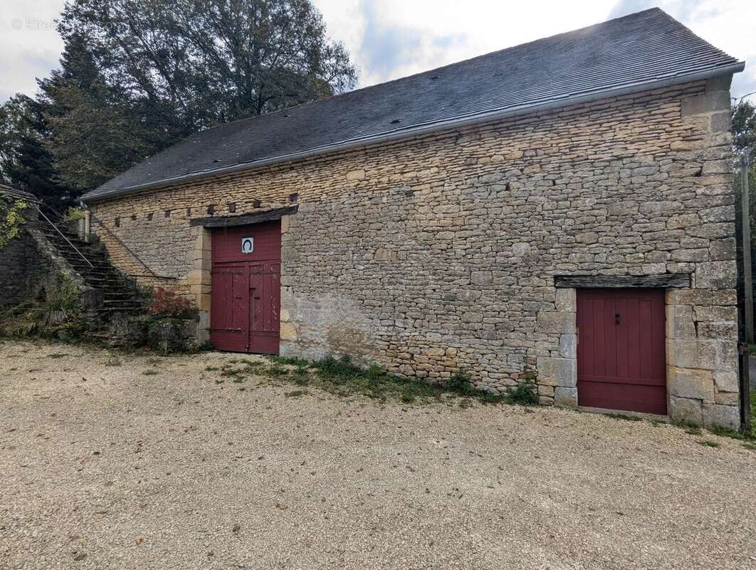 Jolie maison en pierre avec 4 chambres, piscine et jardins - photo 11