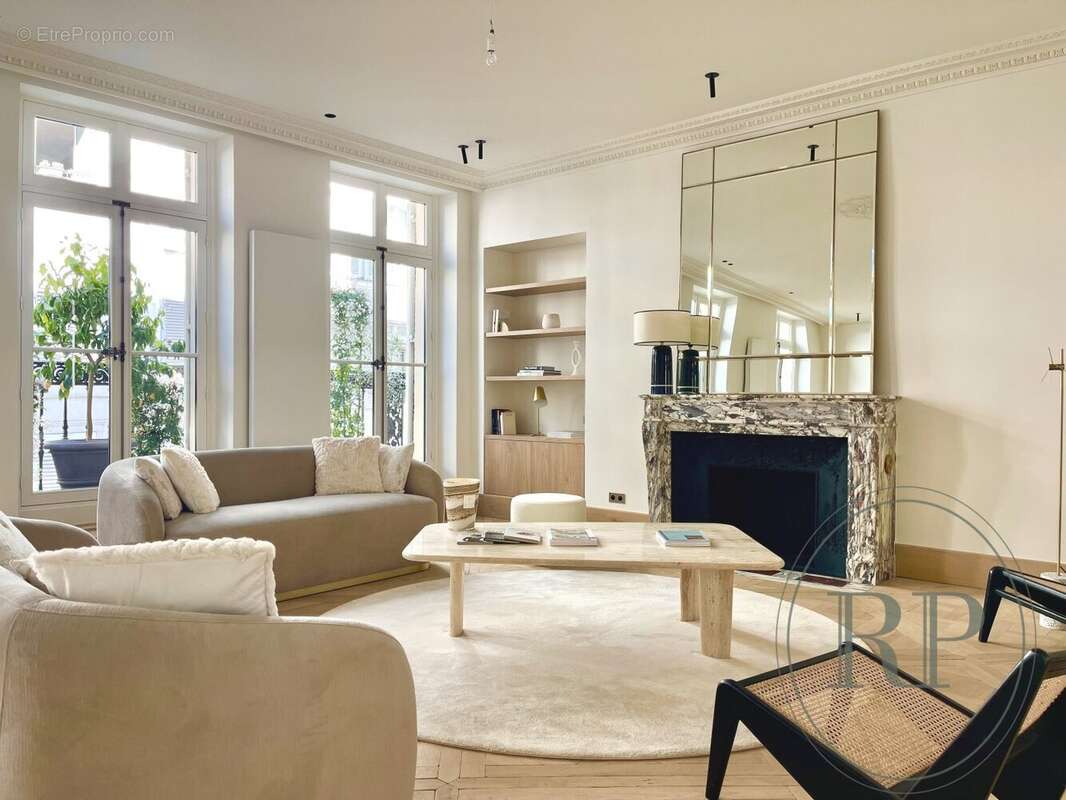 Appartement à PARIS-7E