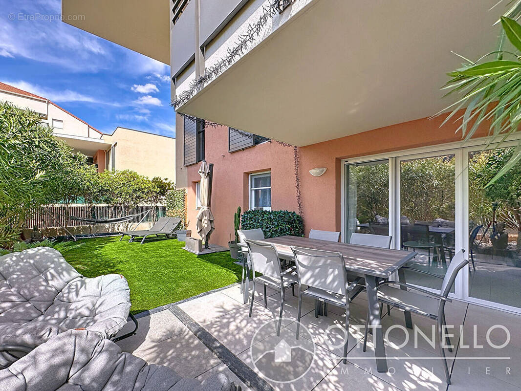 Appartement à ROQUEBRUNE-SUR-ARGENS