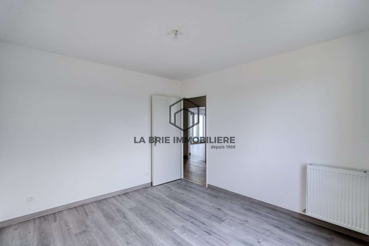 Appartement 75 m² à Mennecy  - photo 7