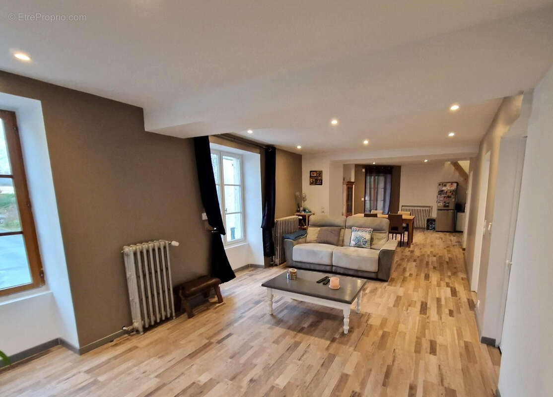 Commerce à VILLERS-SAINT-FRAMBOURG