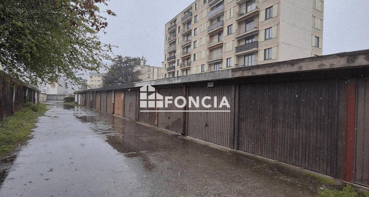 Parking à ECHIROLLES