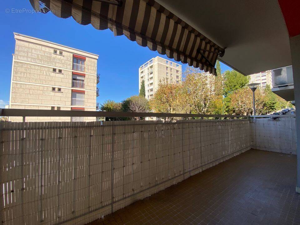 T3 + TERRASSE + LOGGIA + PLACE PARKING + CAVE / 13013 - Appartement à MARSEILLE-13E