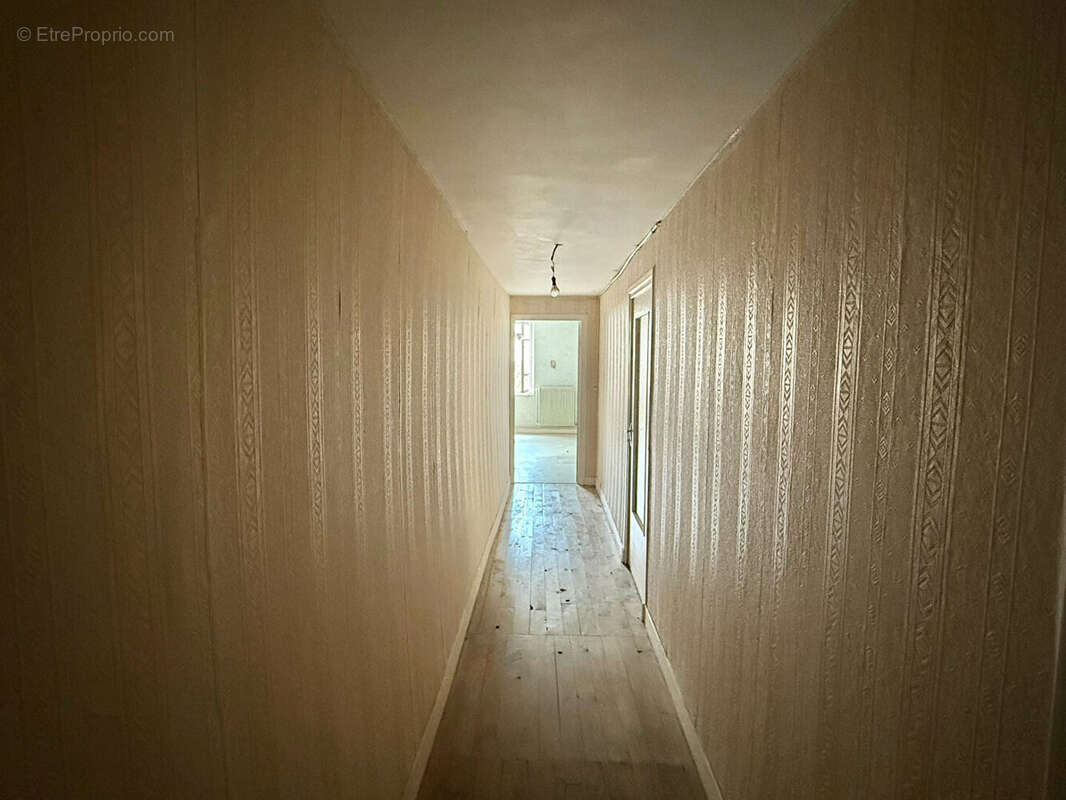 Maison à TOURZEL-RONZIERES