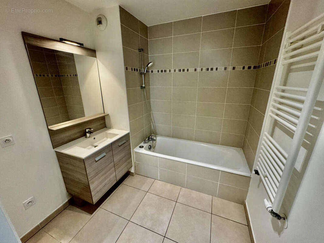 sdb - Appartement à SAINT-JULIEN-EN-GENEVOIS