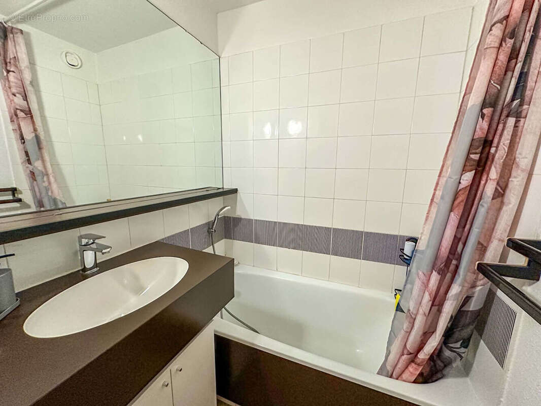 Studio cabine de 25m² rénové avec parking - photo 8