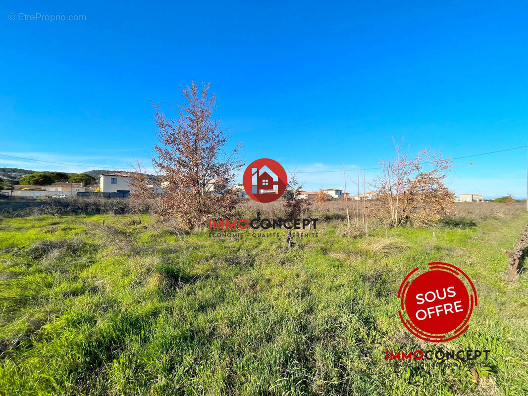 Terrain à LAUDUN-L'ARDOISE