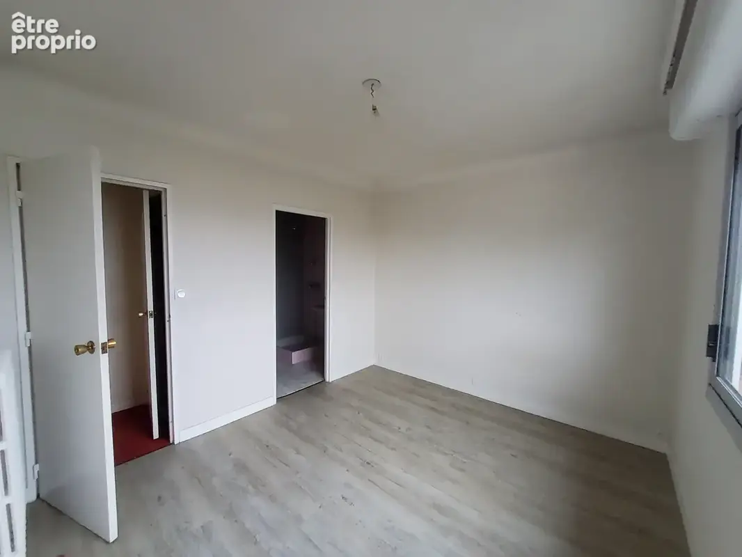 Guist hau appt 4 chambres 6ème étage avec box - photo 4