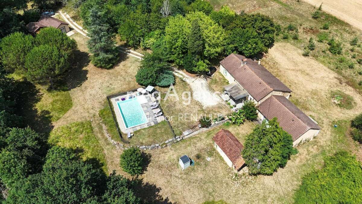 Maison en pierre avec piscine, gîte et dépendances - 203 m2 - photo 20