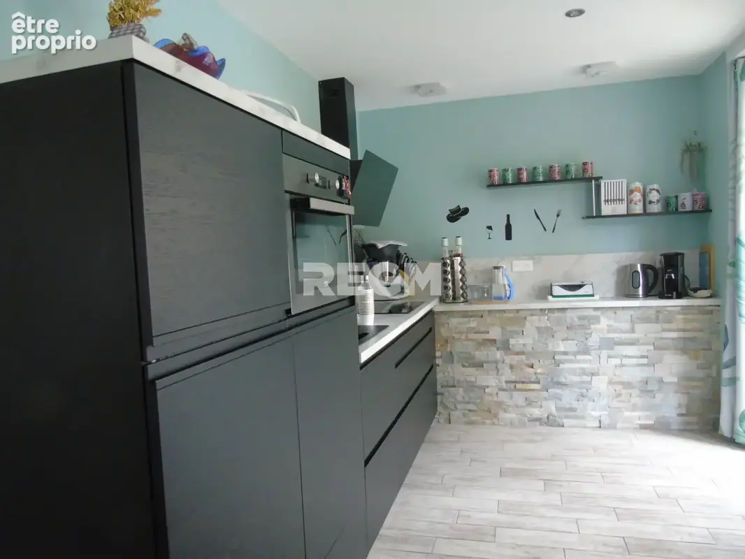 Grand appartement avec trois chambre et deux balcons à acheter. - photo 8