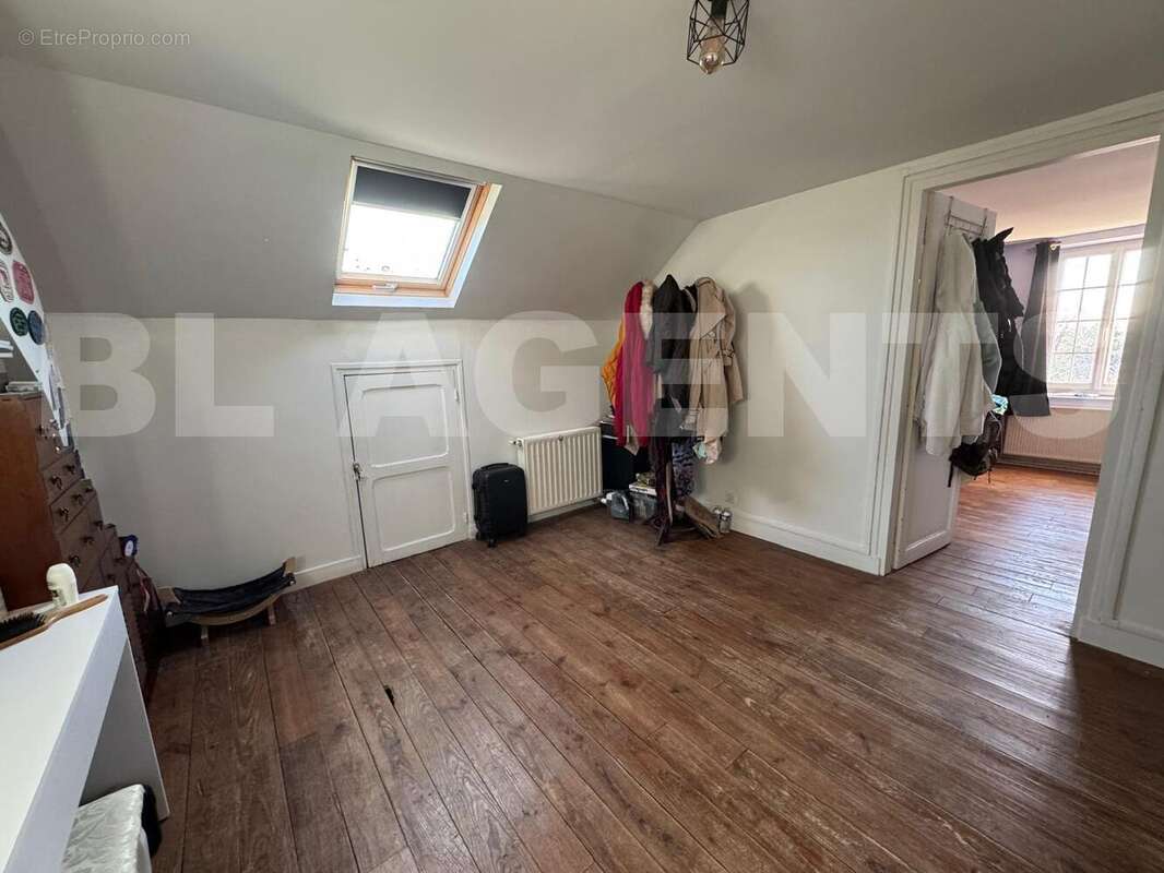 59298114-4e60-4e75-9eb0-1b296005dada - Maison à CRECY-LA-CHAPELLE