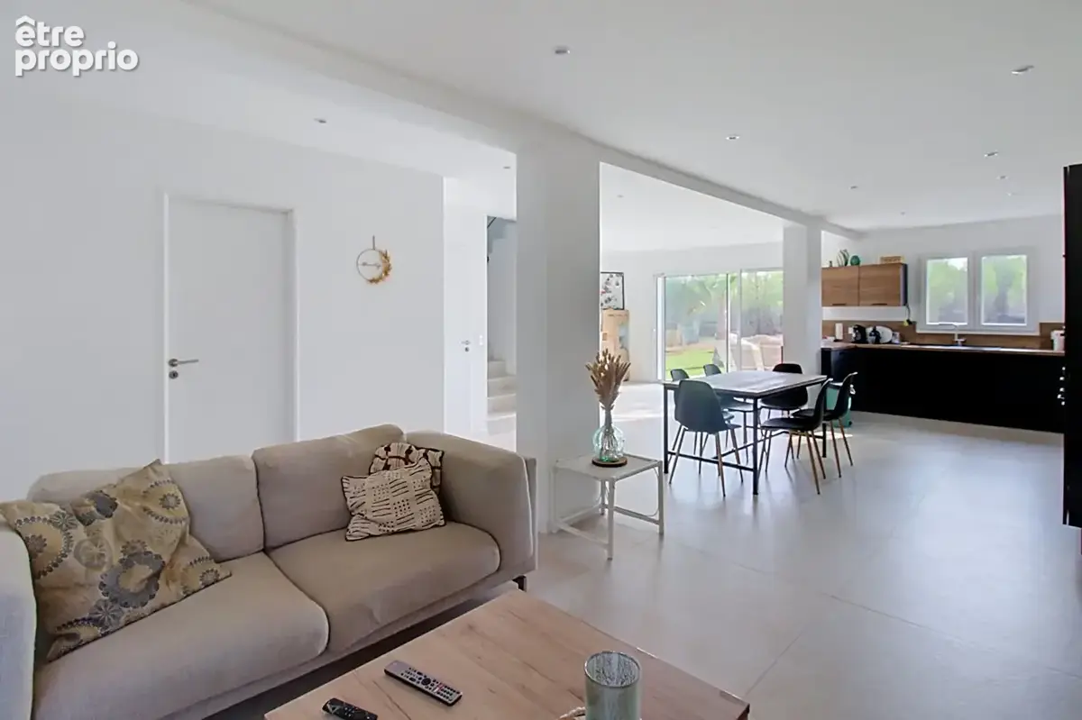 A VENDRE ! Villa neuve 5 chambres de 140 m² avec piscine et garage - VIDAUBAN - photo 15