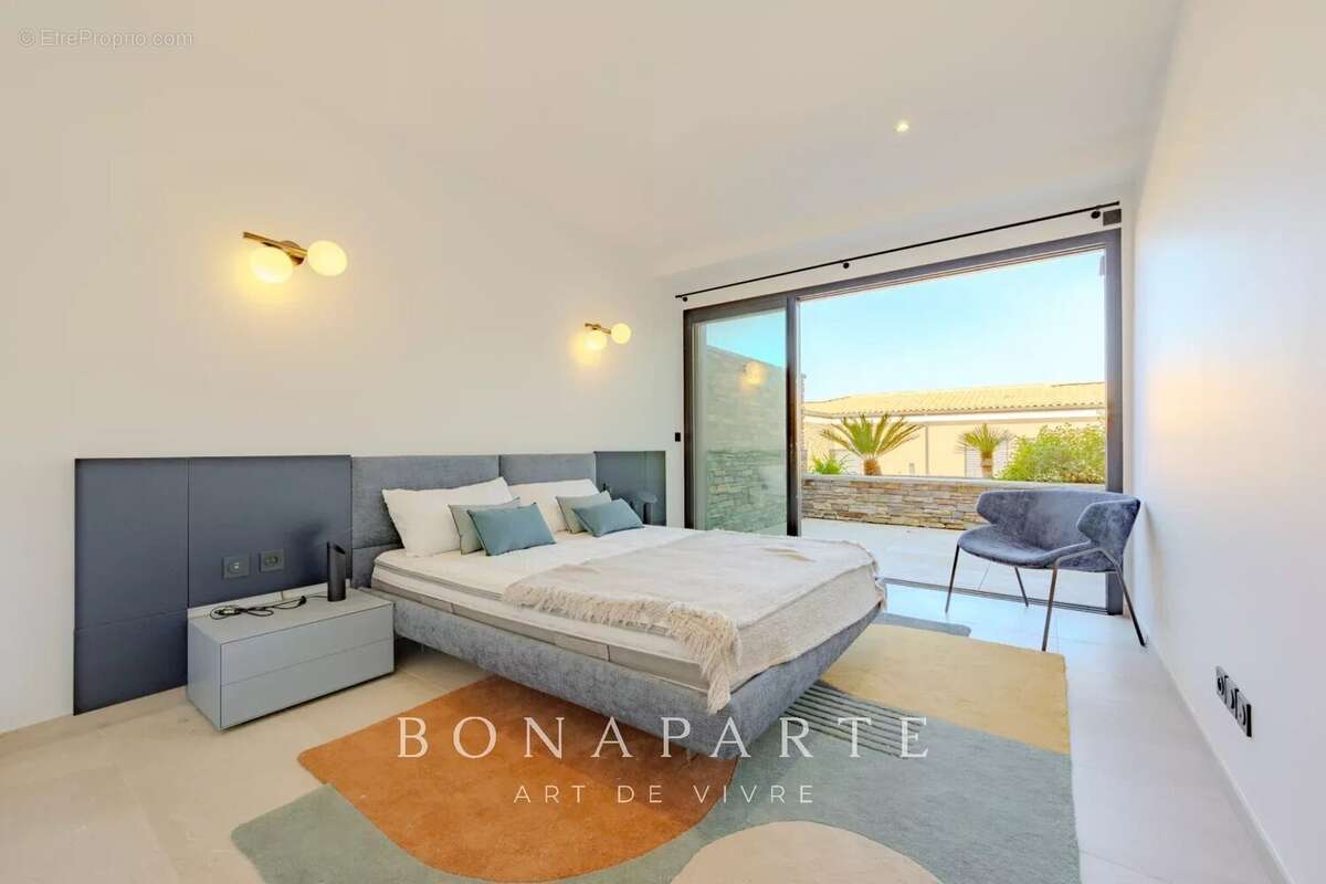 GASSIN - SAINT-TROPEZ Exclusivité : Magnifique villa-appartement en duplex avec très belle vue merUSIVITE : Magnifique "villa ap - photo 22