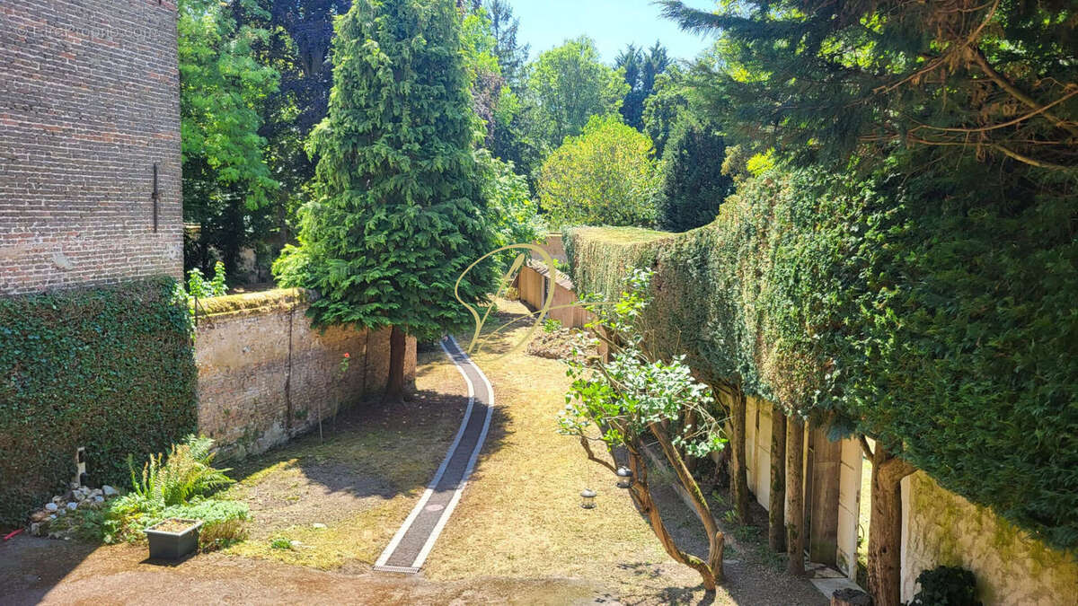 Maintenon  Maison  170 m², sous-sol, terrain 500 m² - photo 3