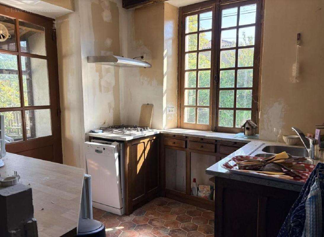 Maison 85 m² à Nanteuil-En-Vallee  - photo 4