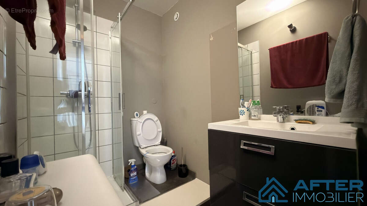 salle d'eau RDC - Appartement à BAINVILLE-SUR-MADON