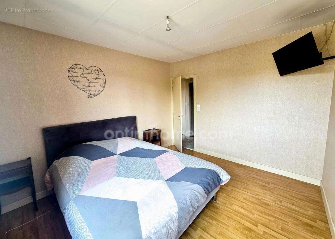 A VENDRE en EXCLUSIVITE maison de famille 5 chambres, 35 ares de terrain et petit hangar - photo 7