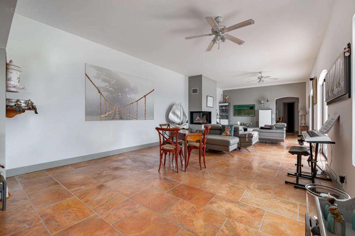 Maison à PLAN-DE-LA-TOUR