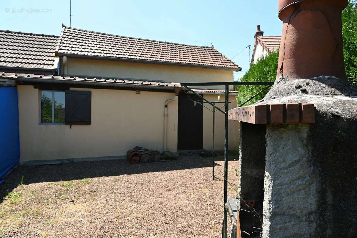 Maison à CERCY-LA-TOUR