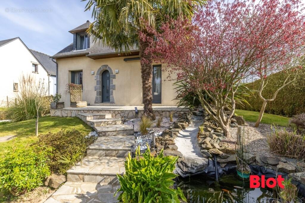 Maison à MONTREUIL-LE-GAST