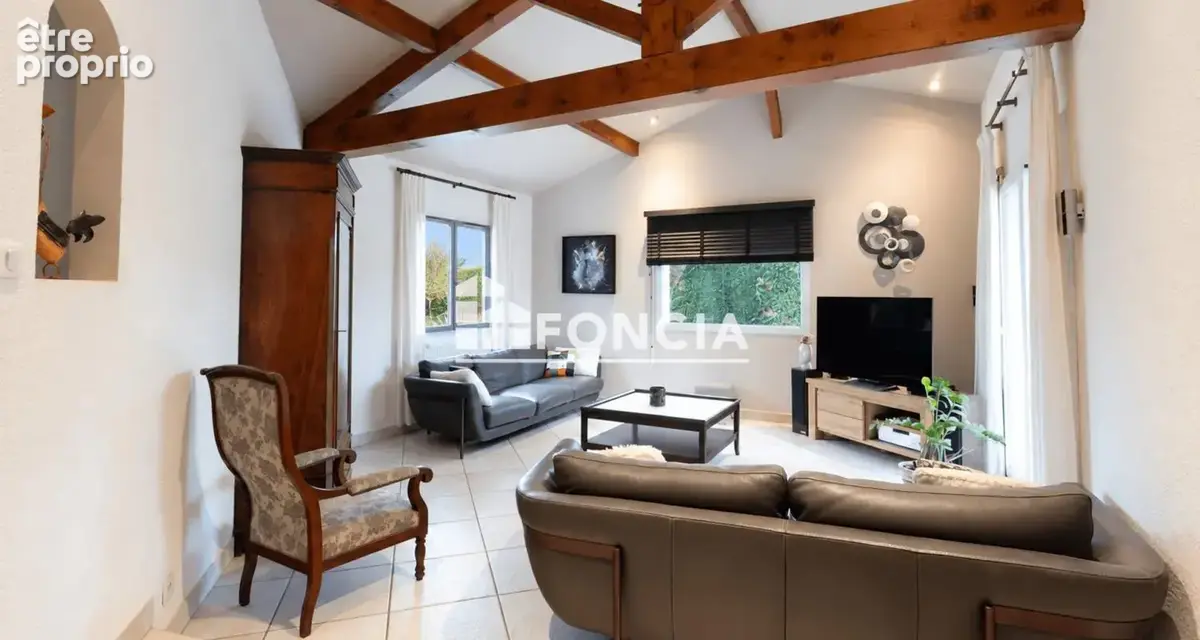 PARCIEUX -Maison T5 de 136 m² avec piscine et terrain clos de 800 m² - photo 4