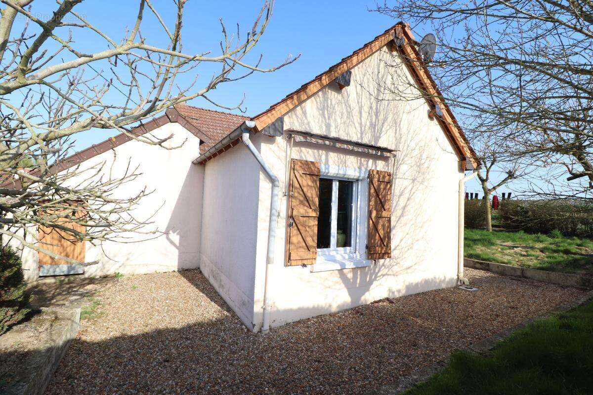 Maison à NEUVY-SUR-LOIRE