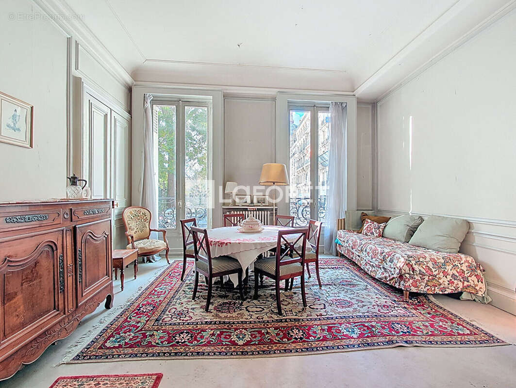 Appartement à PARIS-8E