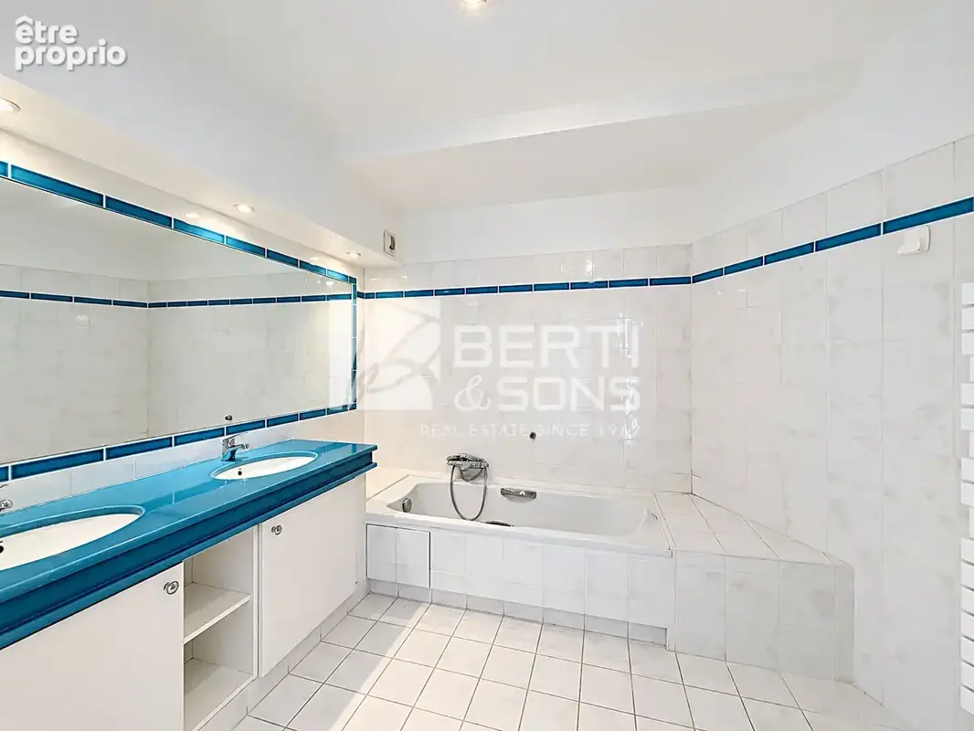 Mandelieu minelle - vaste 4 pieces en rez-de-jardin dans domaine securise - gardien piscine garage parking ext - photo 8
