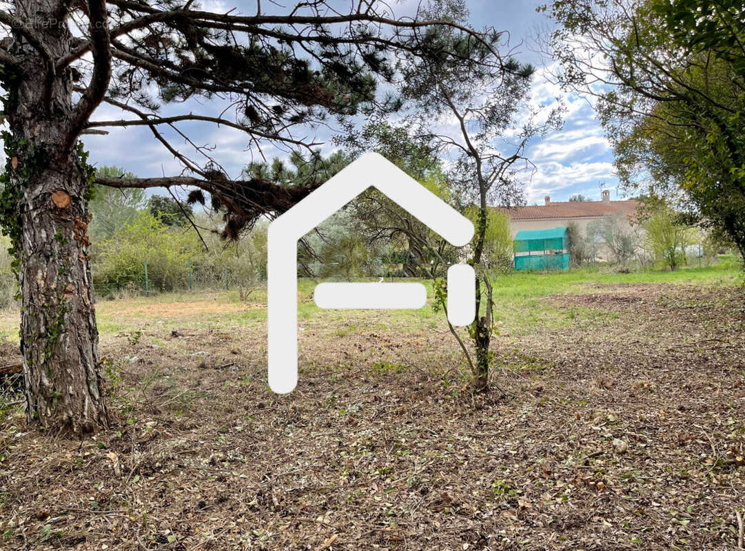 Terrain à CORNILLON-CONFOUX