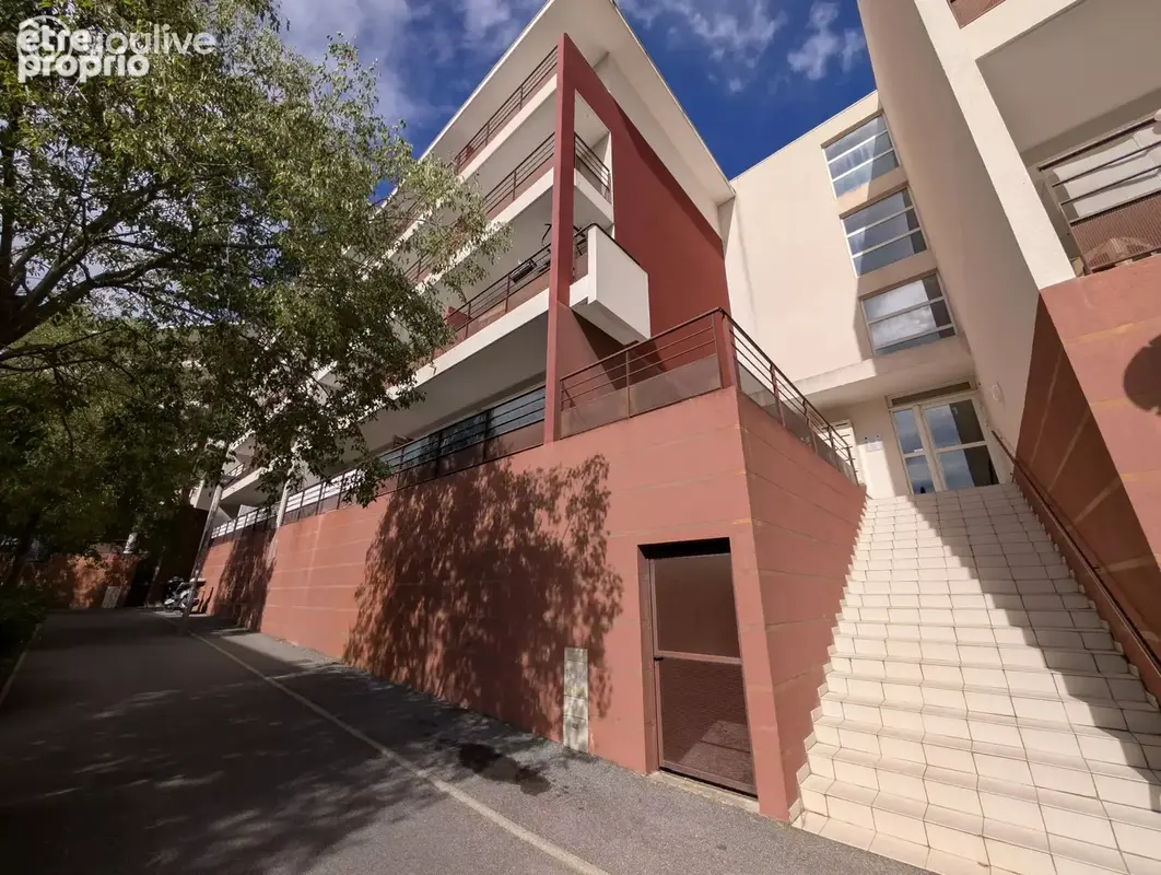 Studio de 25 m² avec terrasse — Quartier Hôpitaux-Facultés - photo 5