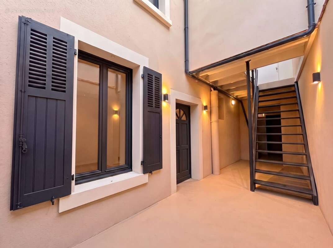 Appartement 300 m² à Vierzon  - photo 4