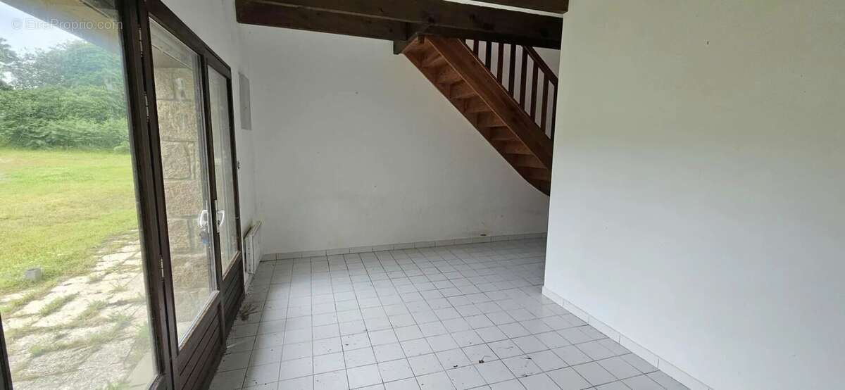 Opportunité unique ! Grande maison avec 3 logements distincts à vendre. - photo 21