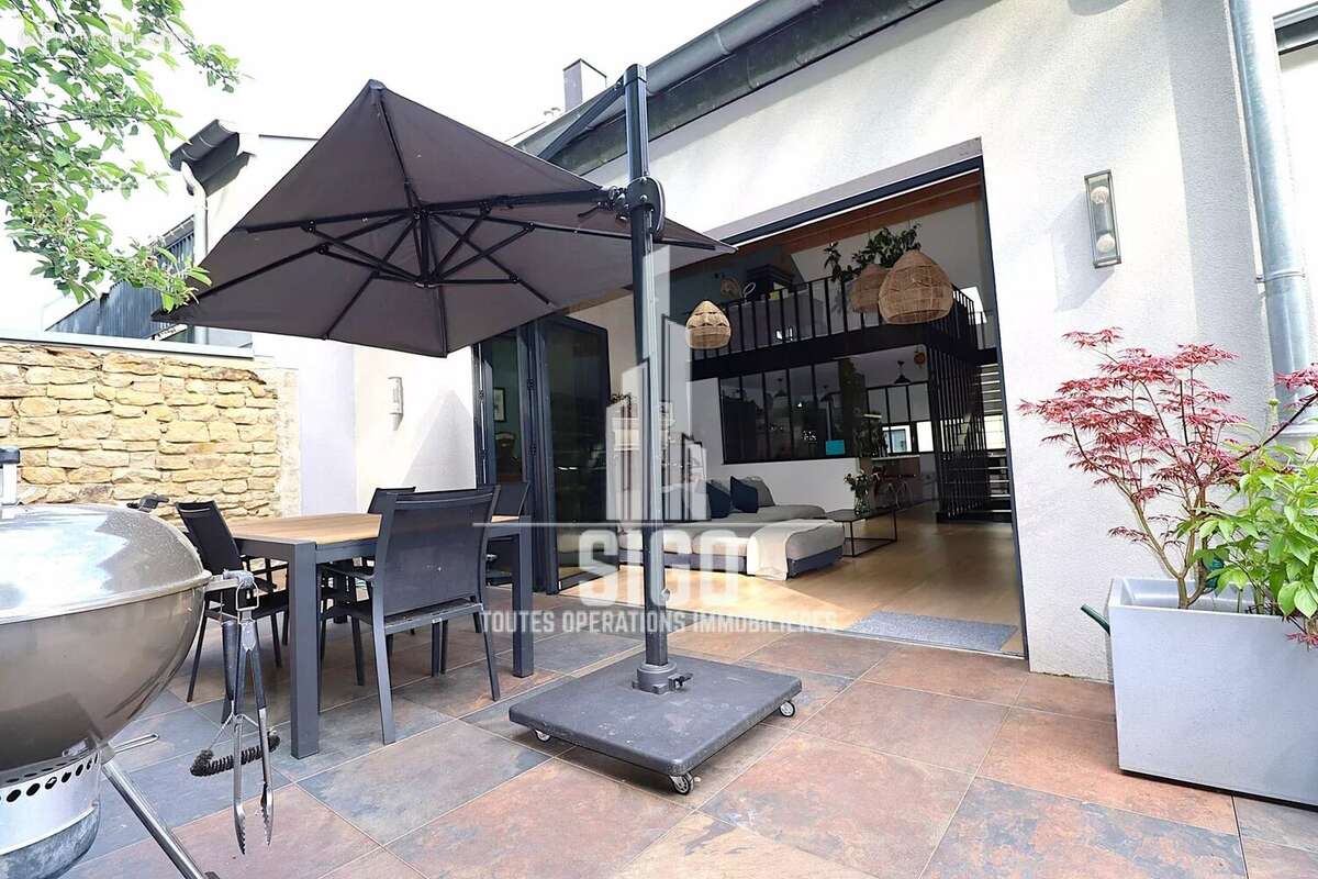 Maison à SURGY