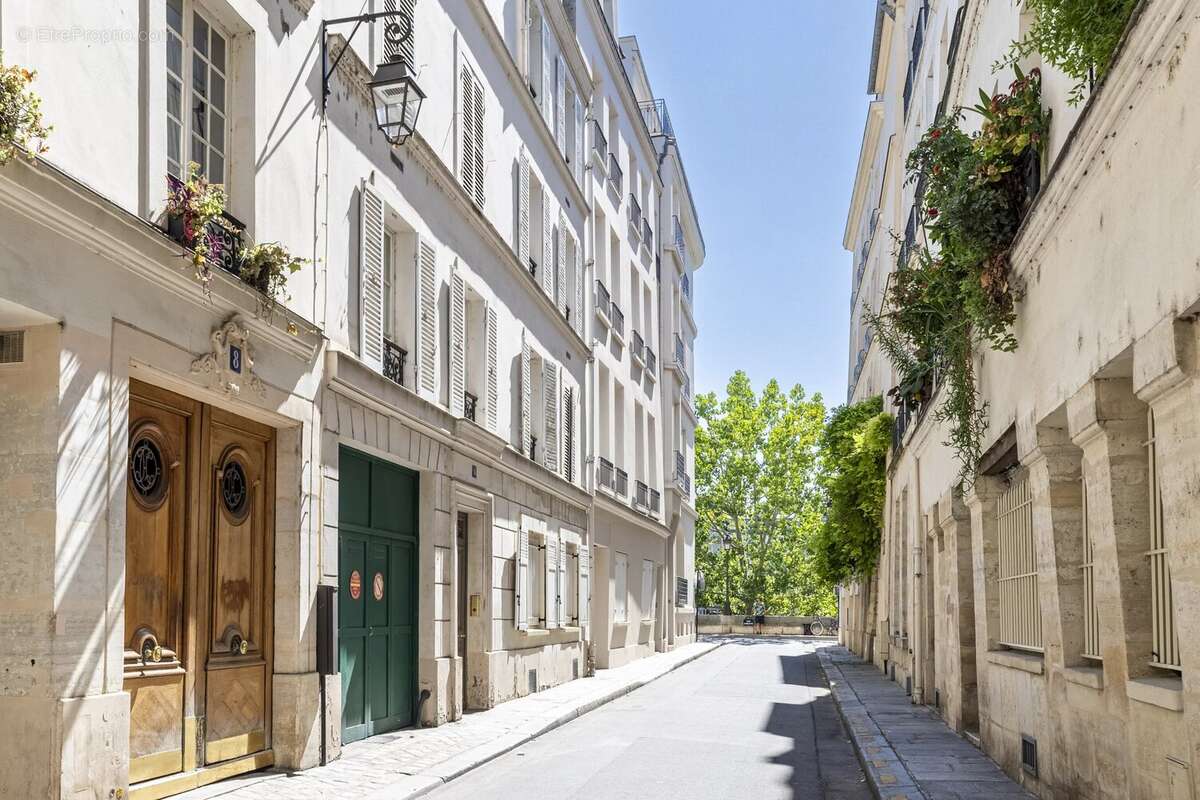 Île Saint Louis - Studio de 17 m² sur cour arborée - photo 8