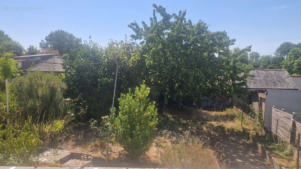 Maison de bourg avec jardin   Fort potentiel d'aménagement ! - photo 14
