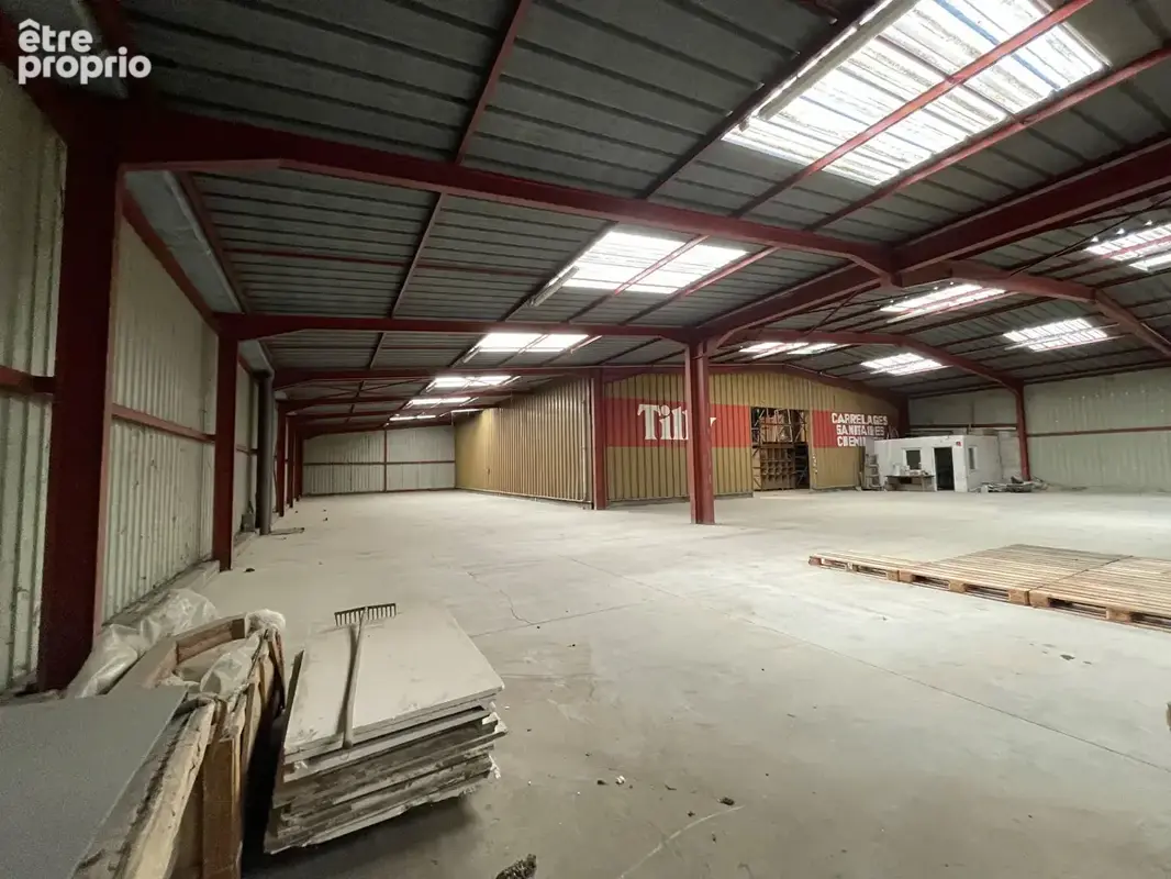 Cellule commerciale 600m2 + depot 500m² Betting 57800 - photo 9