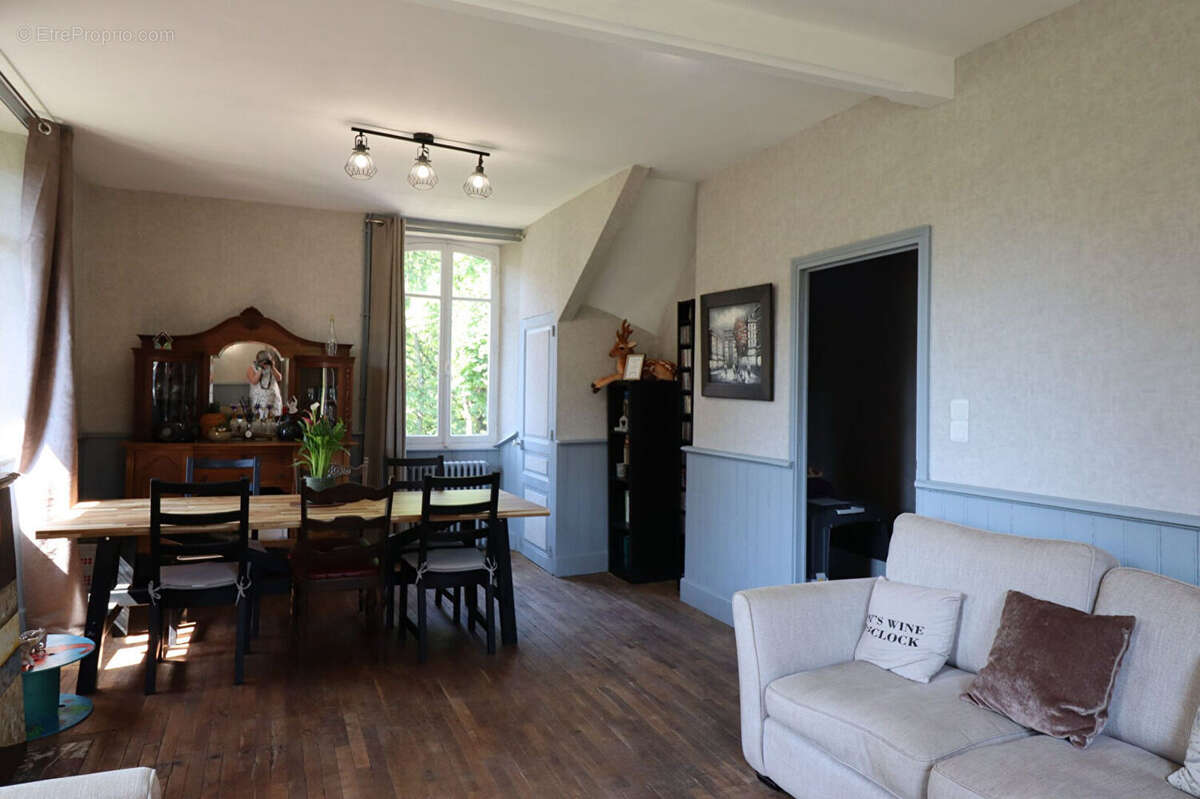 CORREZE. ST CHAMANT. Magnifique grande maison en pierre avec 5 chambres, dépendance et jardin de 3112m2. - photo 7