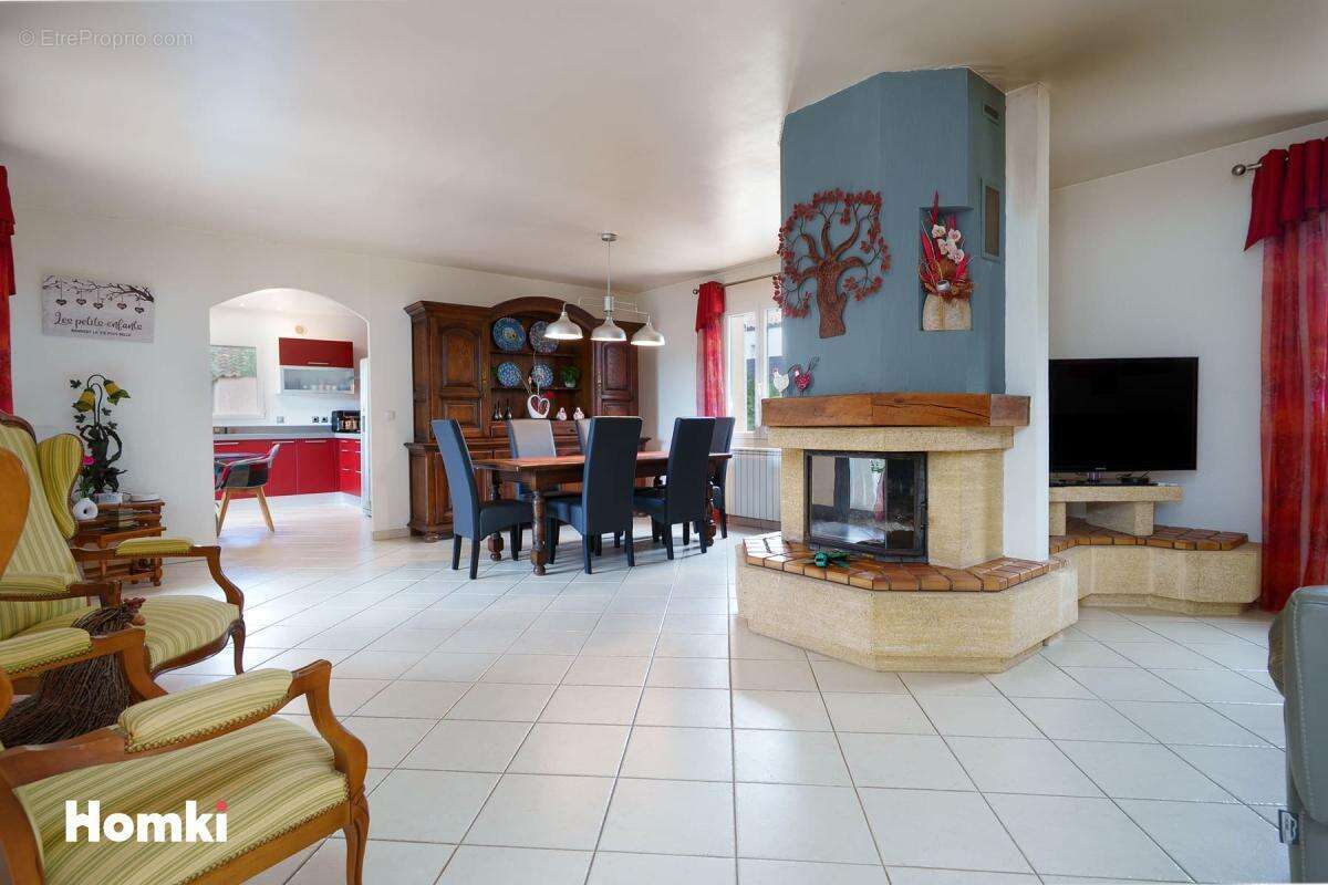 Maison à SAUSSAN