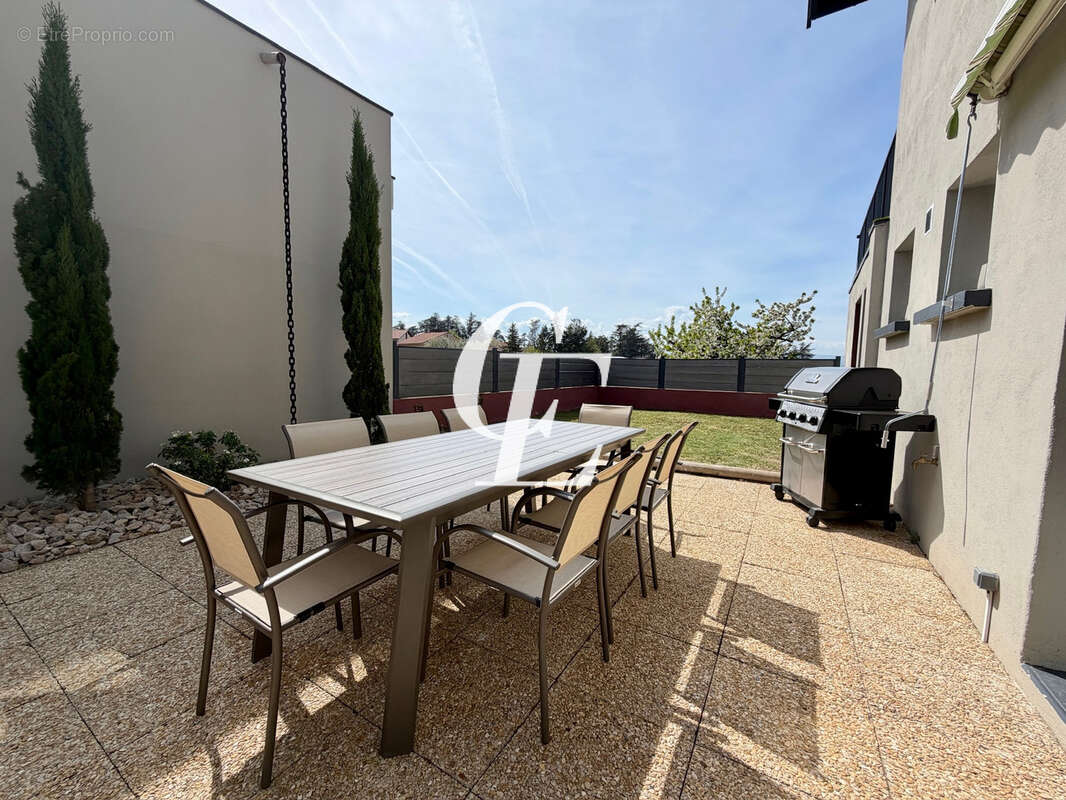 Appartement à SAINT-JUST-SAINT-RAMBERT