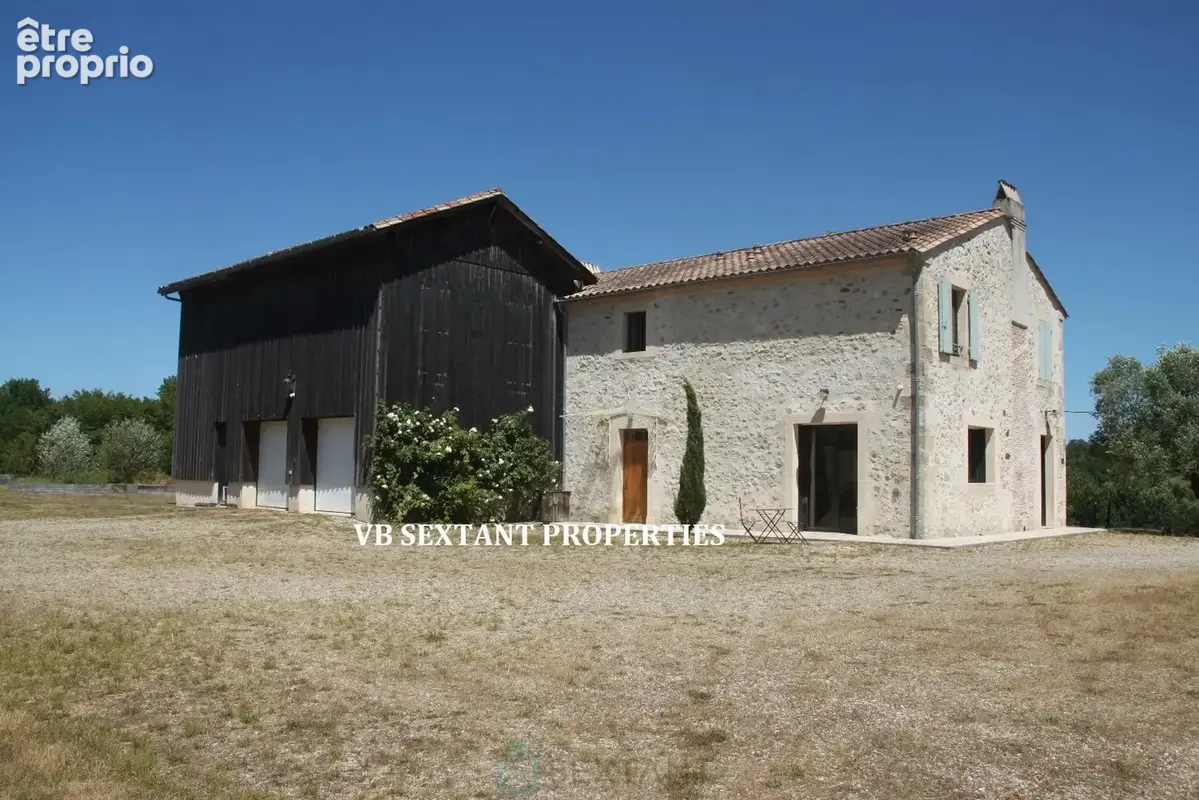 Sud Gironde, Belle maison de campagne rénovée, avec vue panoramique, dépendances  et piscine..11 hectares - photo 16