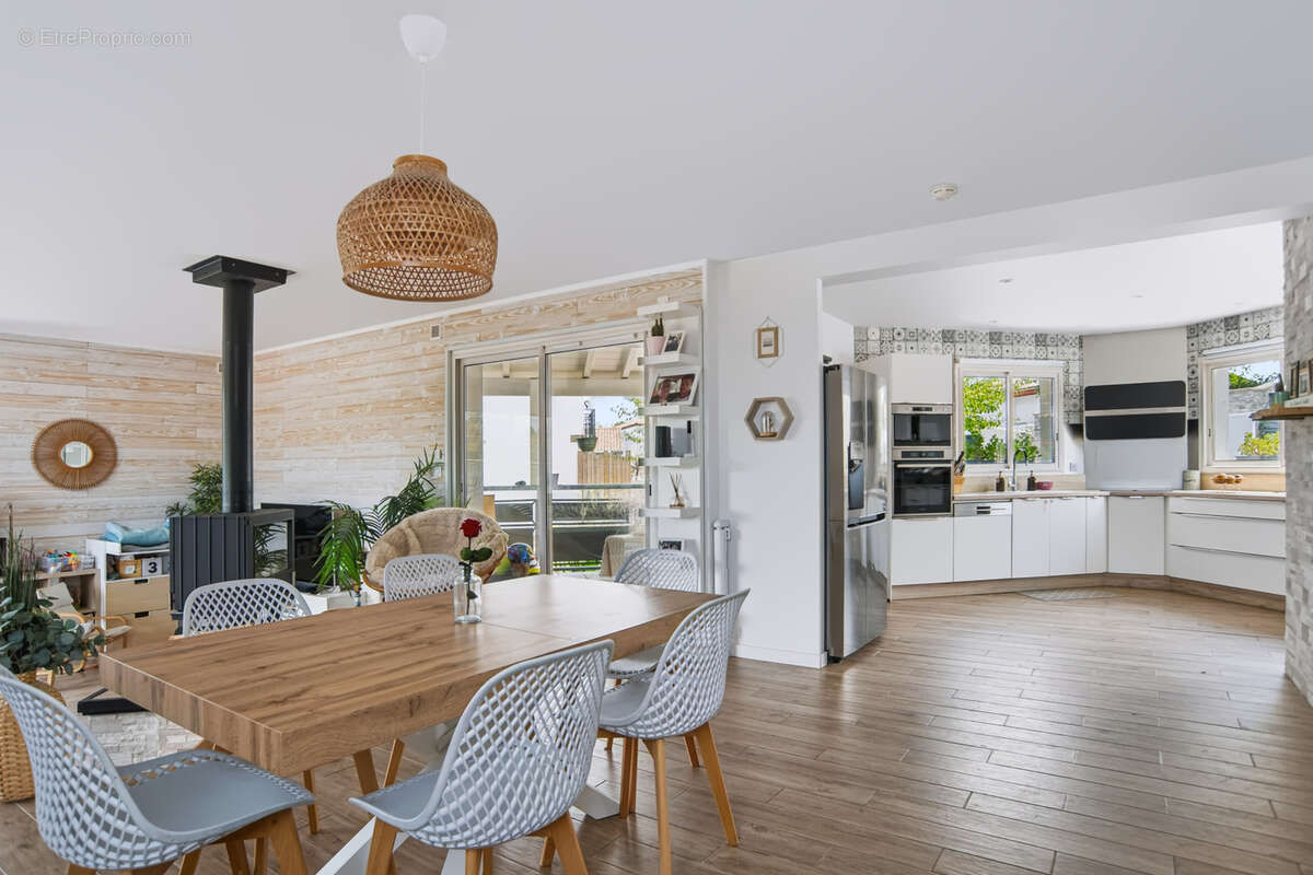 Maison - 189m2 - 6 pièces - photo 3
