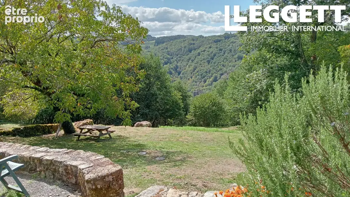 Rare! 2 maisons de caractère à rafraichir avec grange et dépendance sur 13ha. Piscine, vue somptueuse, calme! - photo 10