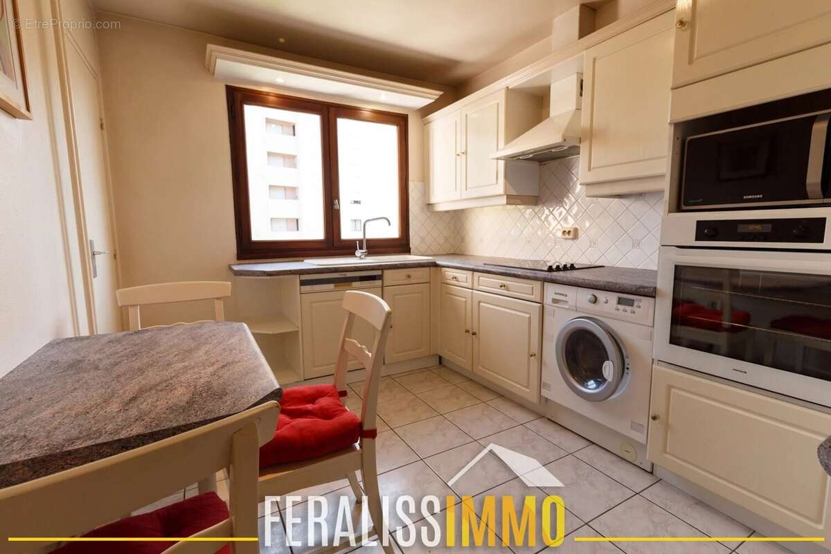Appartement F2/F3 avec balcon, parking et cave - Emplacemen - photo 7