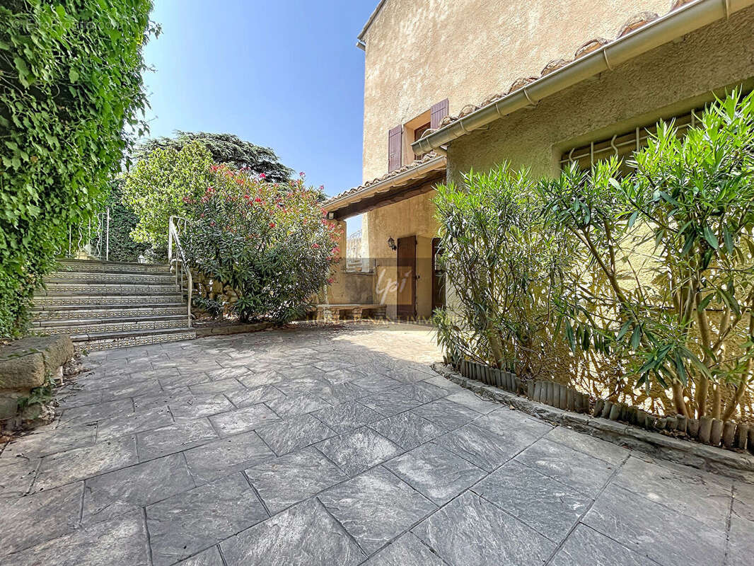Carpentras maison de ville t4 110m2 a rafraichir avec piscine et pool house - photo 16