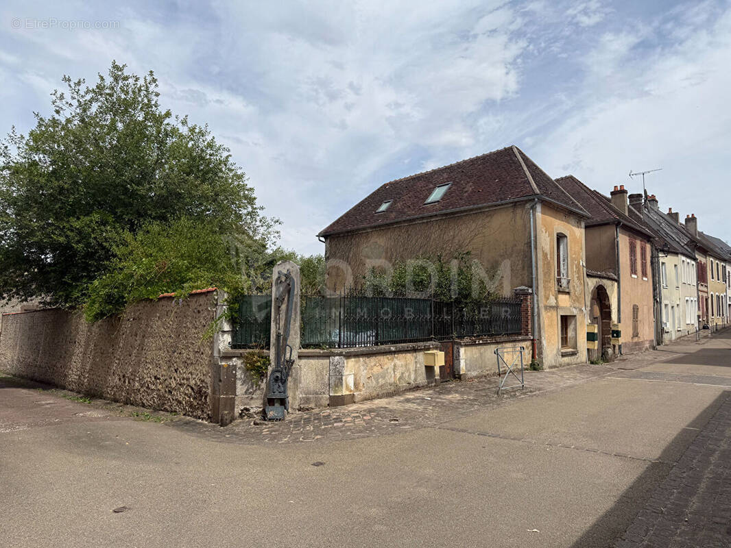 Appartement à SAINT-FARGEAU