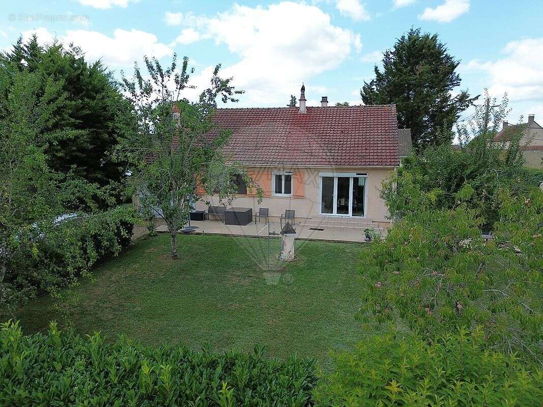 Maison à DONZY