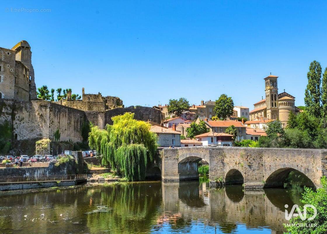 Photo 1 - Commerce à CLISSON